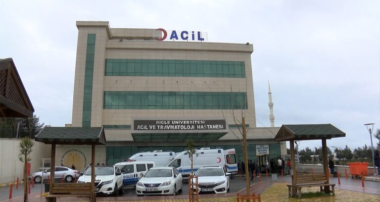 diyarbakirda traktor devrildi 1 olu 1 yarali qYipJeMm