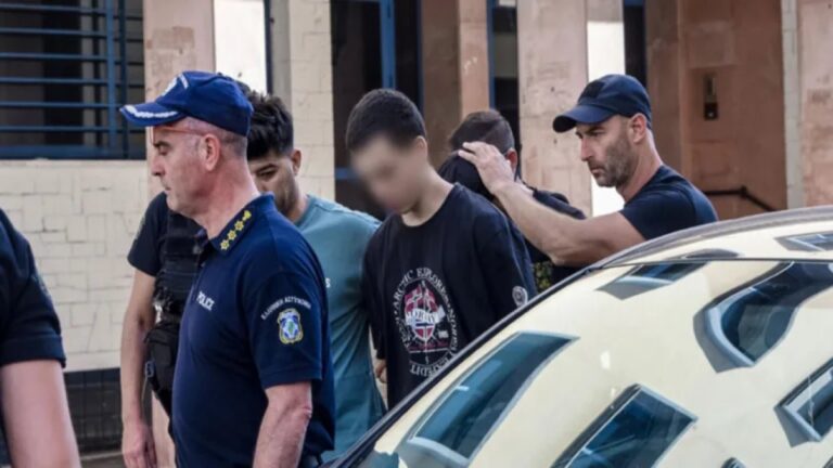 yunanistanda ormanlari yakan 3 genc hakim karsisina cikti X9PSZKhC