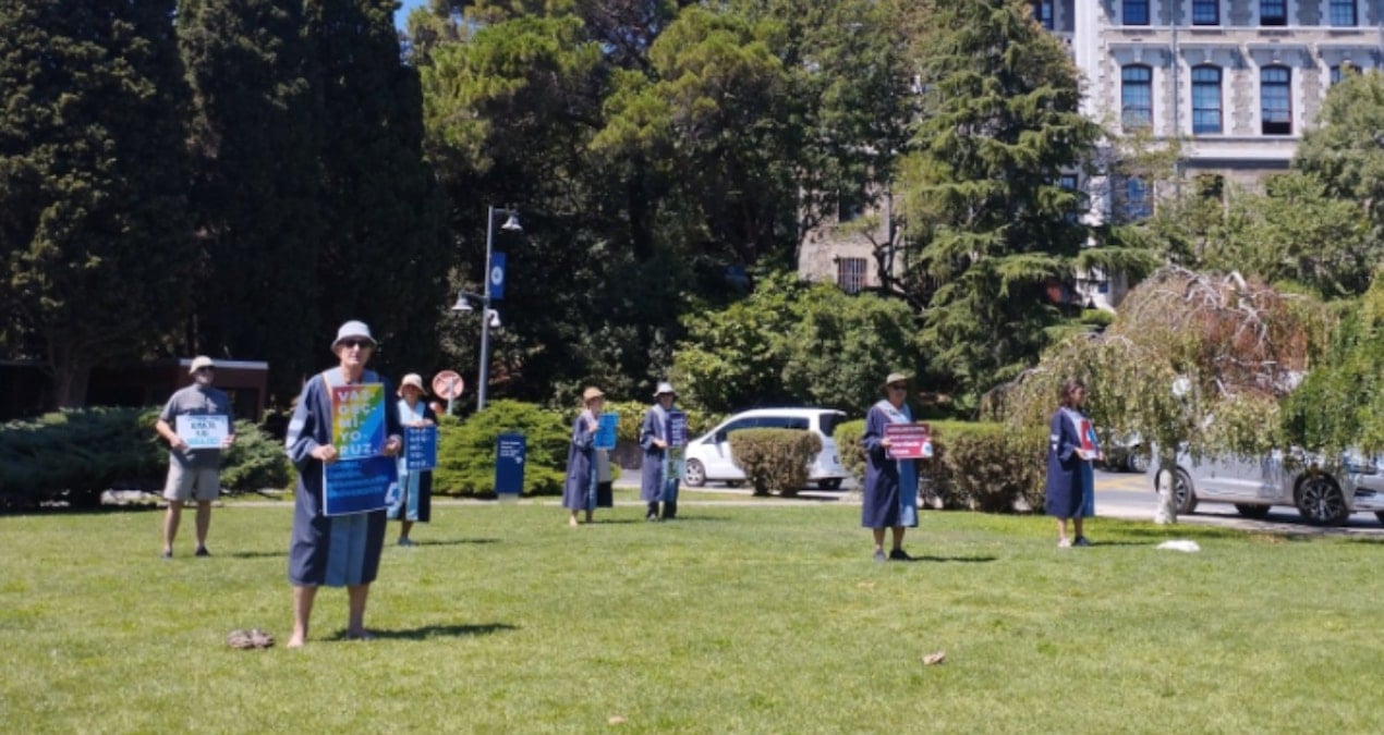 bogazici universitesinde ogrencilere kahve dagitan profesore sorusturma 1YZG8EZf