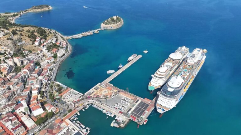 kusadasinda sari yaz hareketliligi devam ediyor FmUP5viC