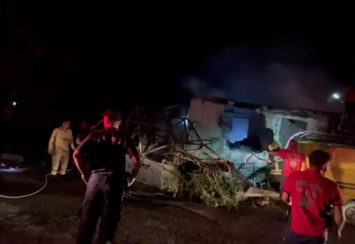 mersinde yanginda iki kisi hayatini kaybetti MVtcDK4Z