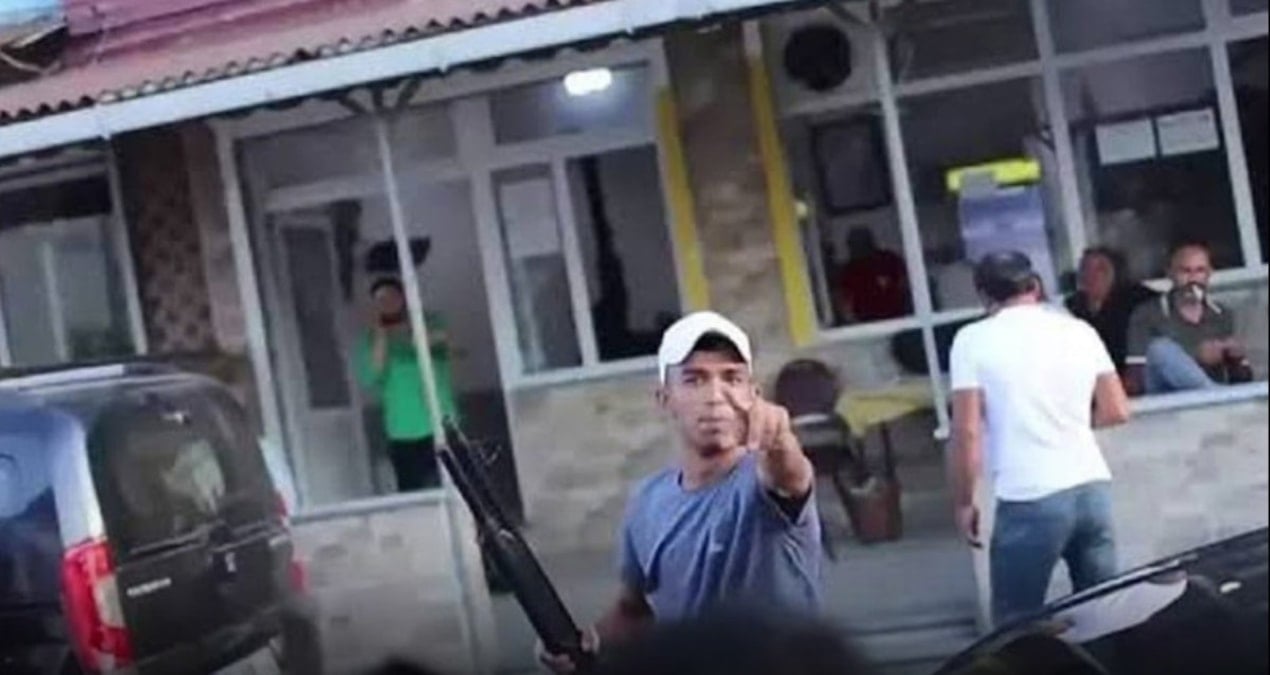 sokak zorbasinin videosunu cekene gozalti qx4FhvrW