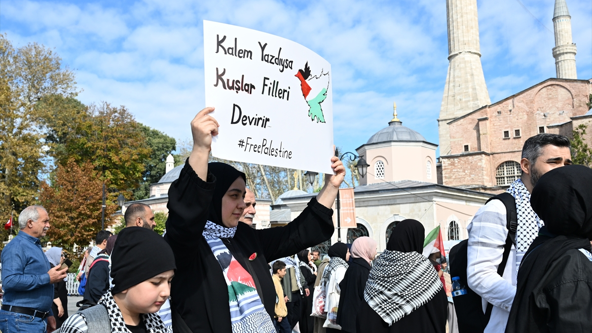 ayasofyadan eminonune filistine destek yuruyusune yogun katilim HqVB5Vkv