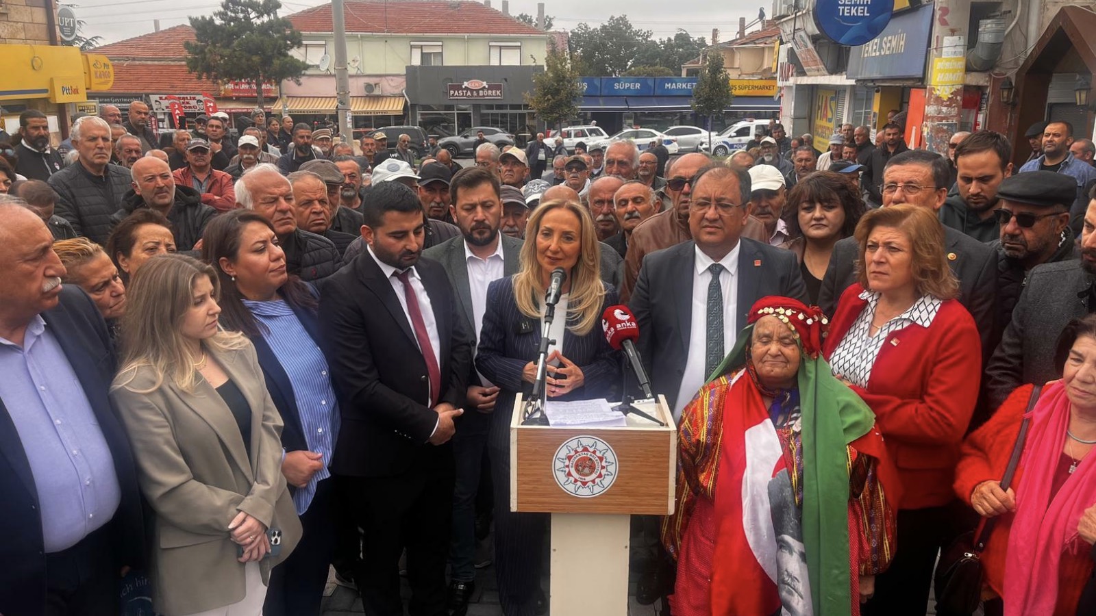 chpden hacibektasta huzurevinin kapatilmak istenmesine tepki tadilat yapilacak bahanesiyle bosaltiyorlar ama butce bile yok QEWlaS8G