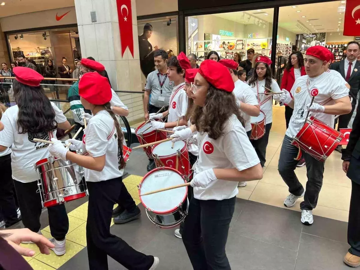 cumhuriyet bayrami coskusu forum trabzonda yasandi rMmY4Rx7.jpg