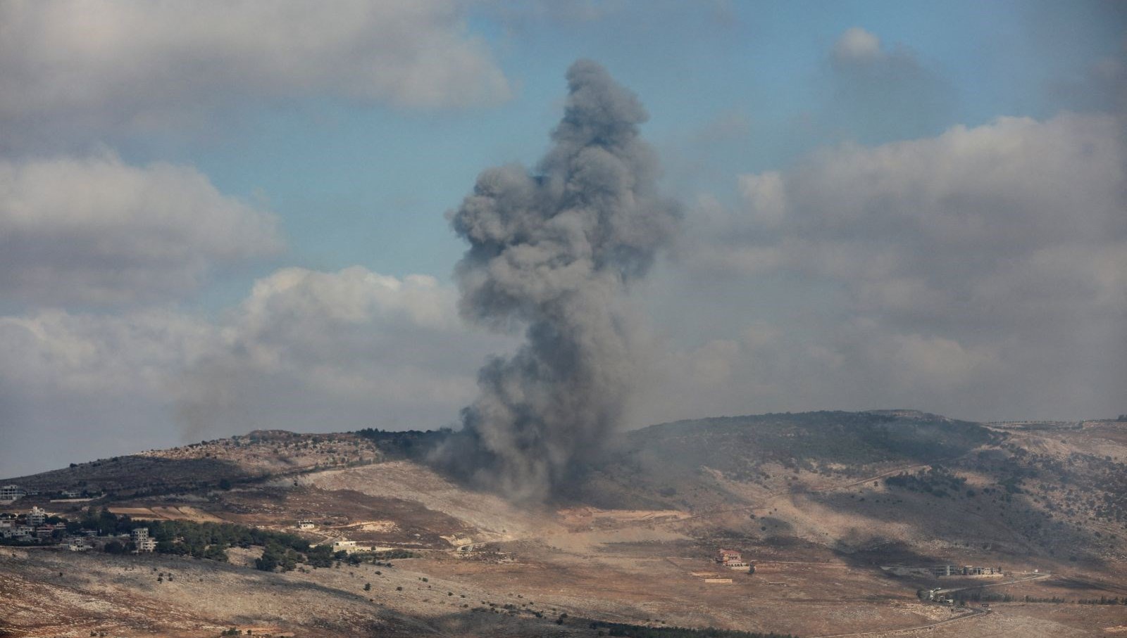 israilden lubnana hava saldirisi AwCu2X3T