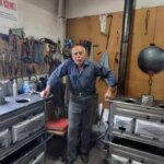 sobacilik meslegi 68 yasindaki mehmet akbas ile yasatiliyor VeAOlG5p.jpg