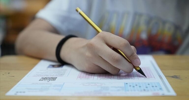 bakanlik-acikladi-bu-sinavlar-artik-yilda-bir-kez-yapilacak-FeVYVNmb.jpg