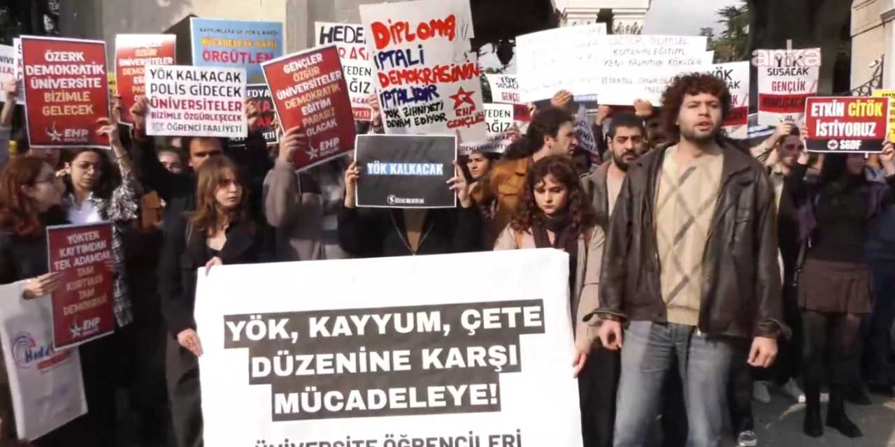 ogrencilerden beyazit meydaninda yok protestosu universitelerimiz kole yetistiren atolyelere donusmustur fyBN5jnu.jpg