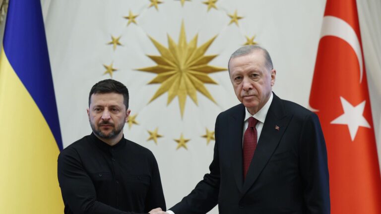 zelenskiynin-ankara-ziyareti-turkiye-uzerinden-mesruiyet-ariyor-ZIda2WCn.jpg