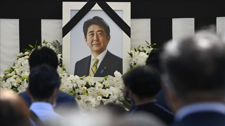 eski-japonya-basbakani-abenin-katiline-muebbet-hapis-cezasi-verildi-wwiABzRL.jpg