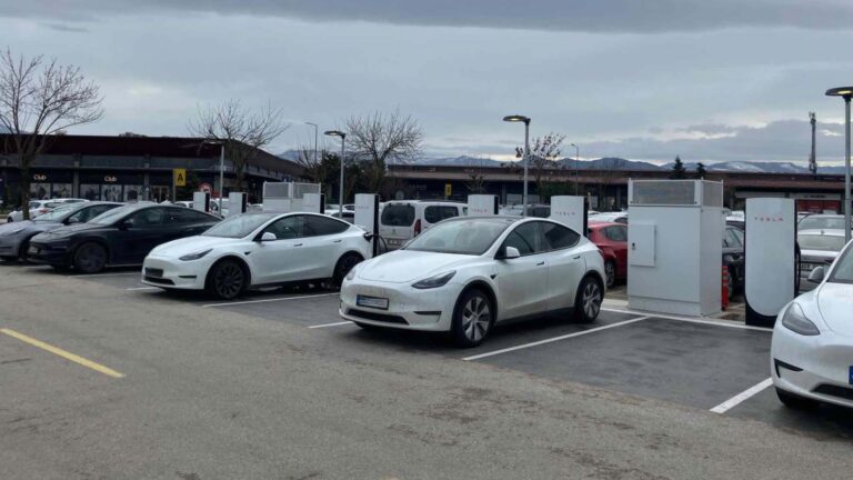 tesla-izmitte-supercharger-istasyonu-acti-3UFIbKeO.jpg