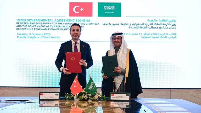 turkiye-ile-suudi-arabistan-2-milyar-dolarlik-enerji-yatirimi-anlasmasi-imzaladi-Wh5xmPht.jpg