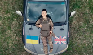 dunyaca-unlu-yildiz-dua-lipadan-savas-bolgesine-yardim-C2kfsdPS