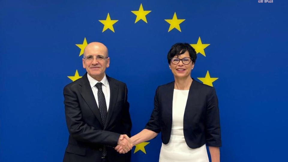 Mehmet Şimşek, AB Komisyonu Üyesi Marta Kos ile Önemli Görüşme Gerçekleştirdi