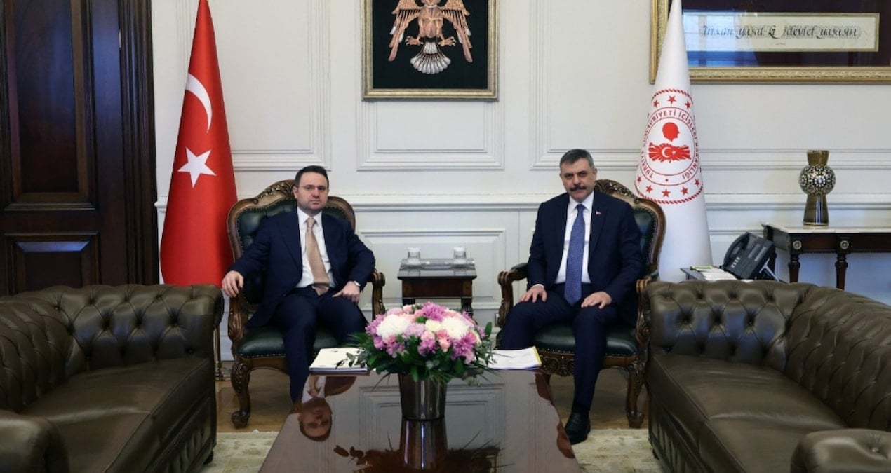 icisleri-bakani-ciftci-ile-adalet-bakani-gurlek-bir-araya-geldi-3uNQVndZ